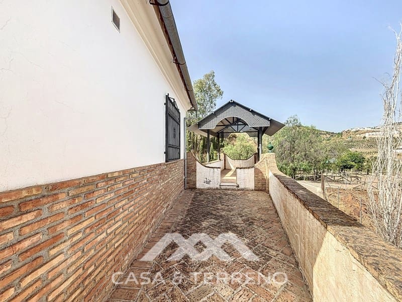 6 slaapkamer Villa te koop in Vinuela met zwembad garage - € 835.000 (Ref: 9166092)