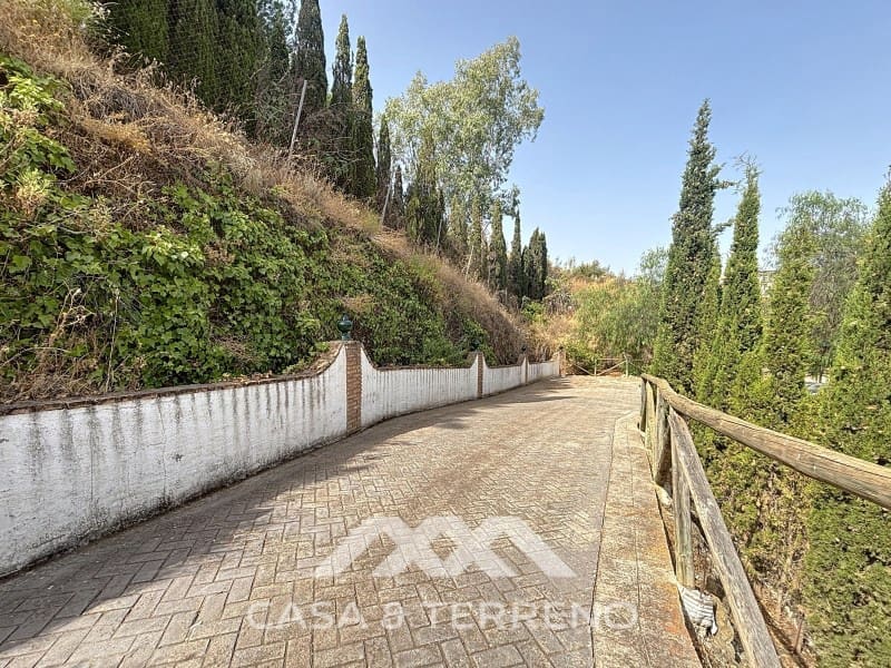 6 slaapkamer Villa te koop in Vinuela met zwembad garage - € 835.000 (Ref: 9166092)