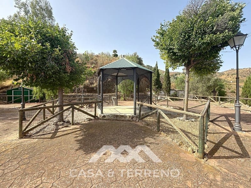 6 slaapkamer Villa te koop in Vinuela met zwembad garage - € 835.000 (Ref: 9166092)