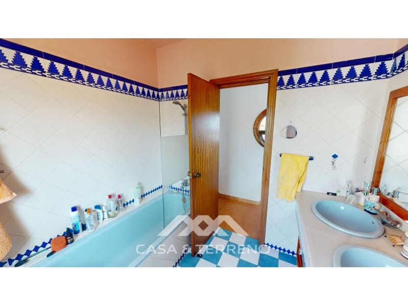 4 soverom Villa til salgs i Chilches med svømmebasseng garasje - € 725 000 (Ref: 9176796)