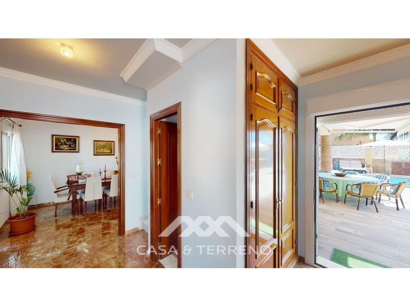 3 soveværelse Semi-Rækkehus til salg i Torre del Mar med swimmingpool - € 630.000 (Ref: 9198555)