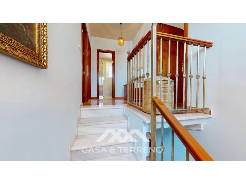 3 soveværelse Semi-Rækkehus til salg i Torre del Mar med swimmingpool - € 630.000 (Ref: 9198555)