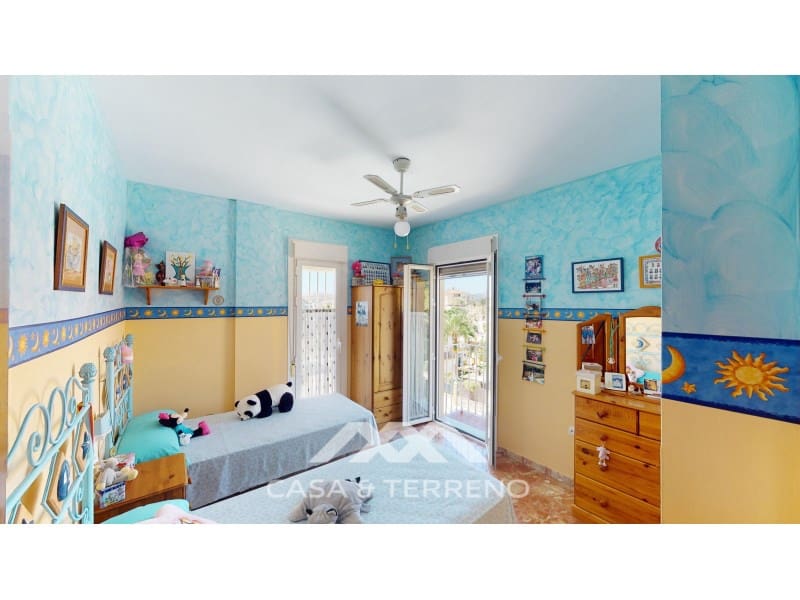 3 soveværelse Semi-Rækkehus til salg i Torre del Mar med swimmingpool - € 630.000 (Ref: 9198555)