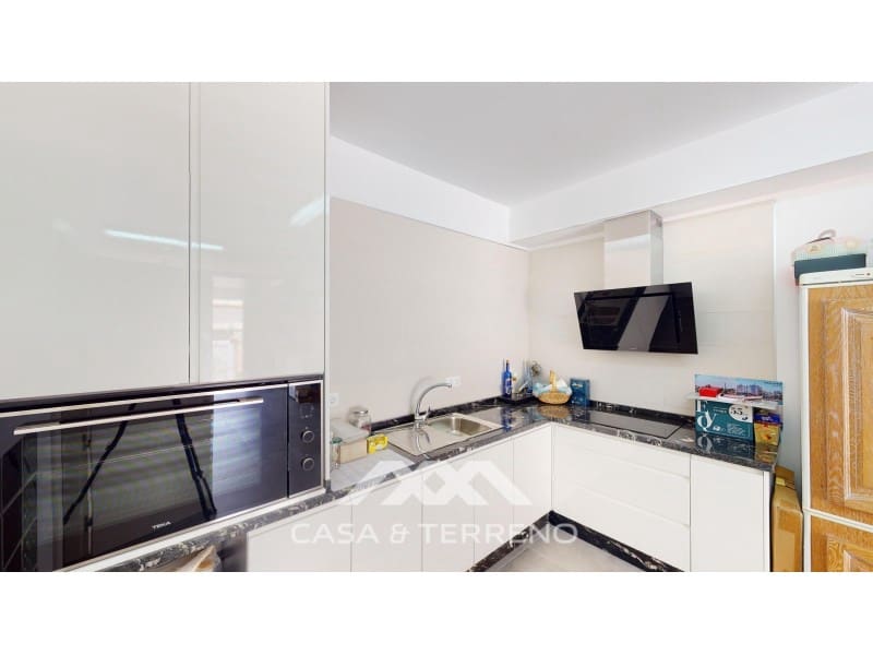 3 soveværelse Semi-Rækkehus til salg i Torre del Mar med swimmingpool - € 630.000 (Ref: 9198555)