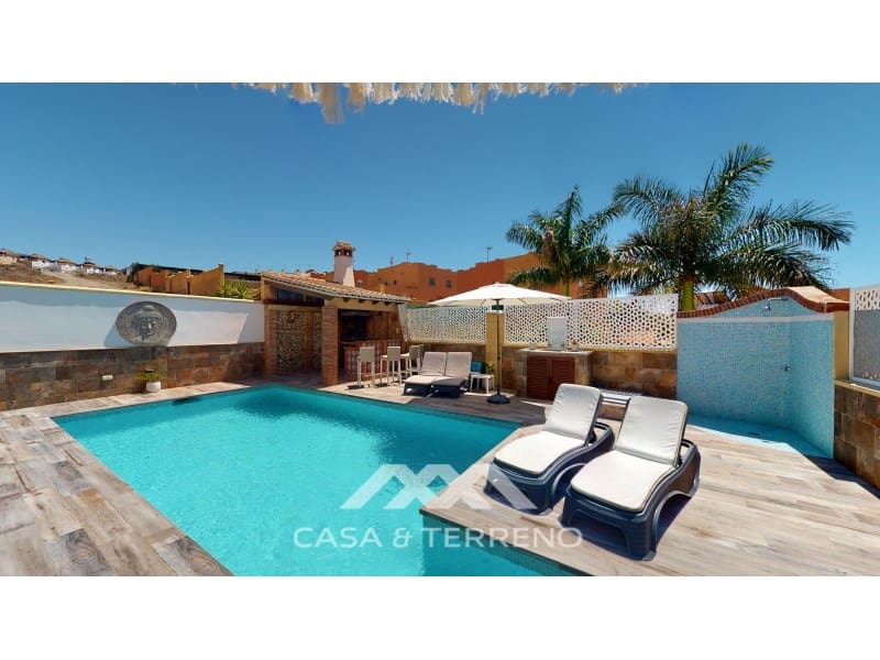 3 soveværelse Semi-Rækkehus til salg i Torre del Mar med swimmingpool - € 630.000 (Ref: 9198555)