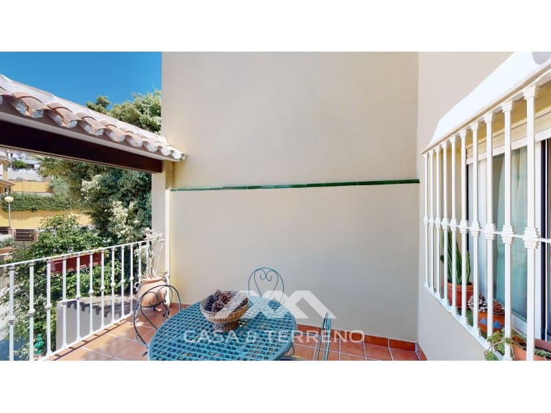 3 soveværelse Semi-Rækkehus til salg i Torre del Mar med swimmingpool - € 630.000 (Ref: 9198555)