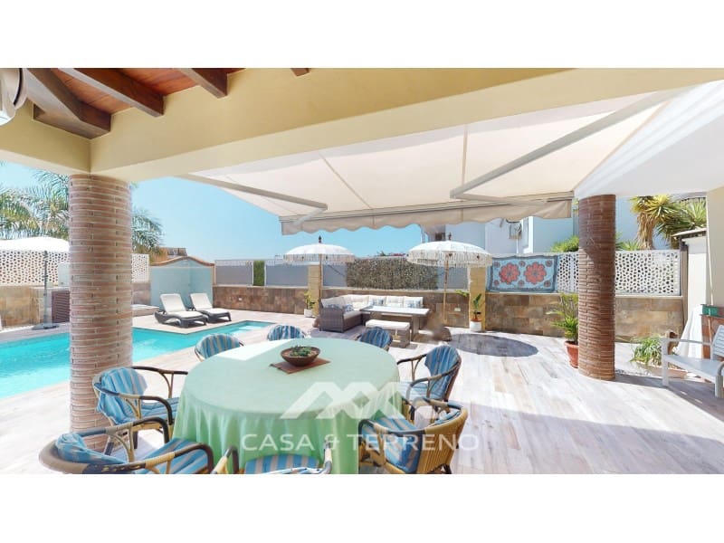 3 soveværelse Semi-Rækkehus til salg i Torre del Mar med swimmingpool - € 630.000 (Ref: 9198555)