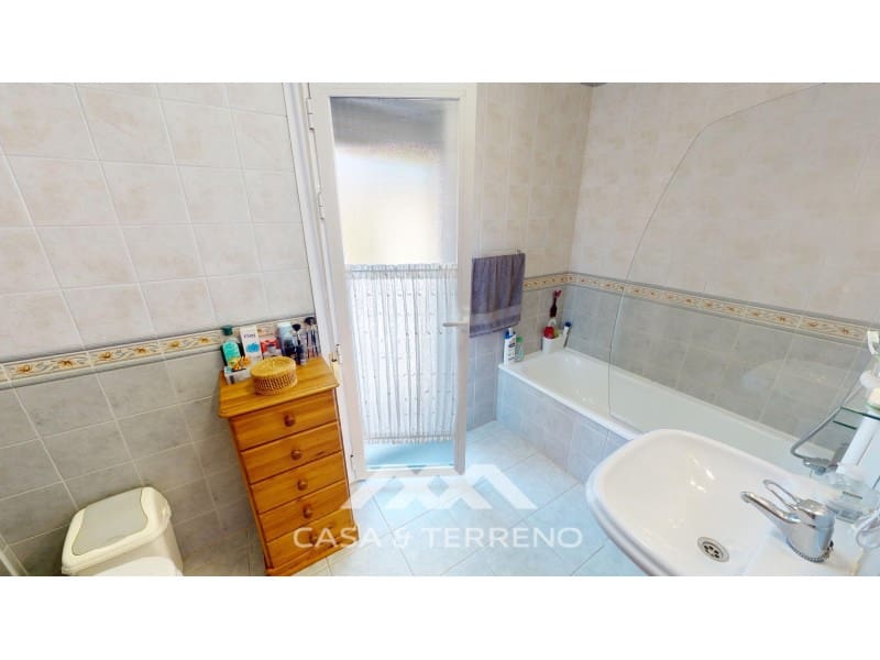 3 soveværelse Semi-Rækkehus til salg i Torre del Mar med swimmingpool - € 630.000 (Ref: 9198555)