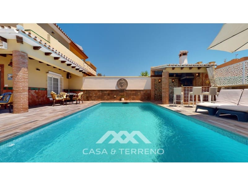 3 soveværelse Semi-Rækkehus til salg i Torre del Mar med swimmingpool - € 630.000 (Ref: 9198555)