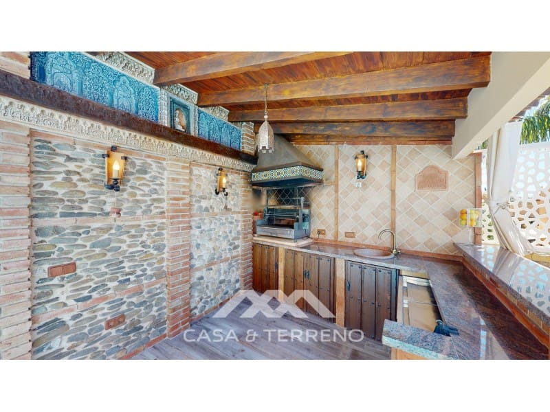 3 soveværelse Semi-Rækkehus til salg i Torre del Mar med swimmingpool - € 630.000 (Ref: 9198555)