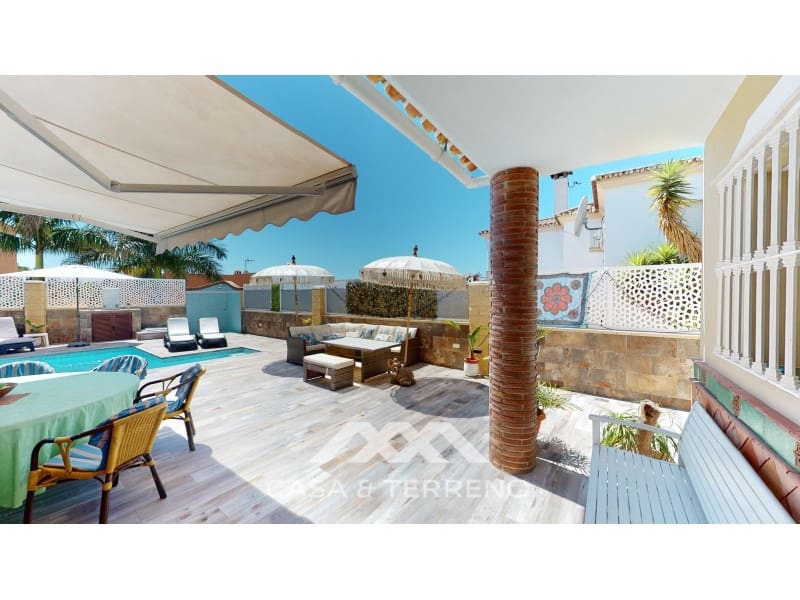 3 soveværelse Semi-Rækkehus til salg i Torre del Mar med swimmingpool - € 630.000 (Ref: 9198555)