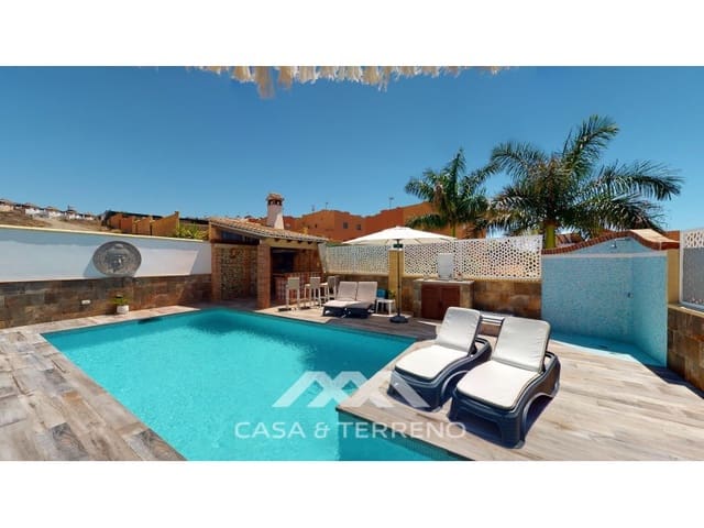 3 slaapkamer Halfvrijstaande villa te koop in Torre del Mar, Vélez-Málaga met zwembad - € 630.000 (Ref: 9198555)