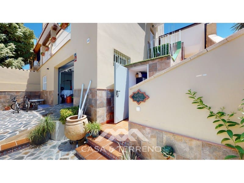 3 soveværelse Semi-Rækkehus til salg i Torre del Mar med swimmingpool - € 630.000 (Ref: 9198555)