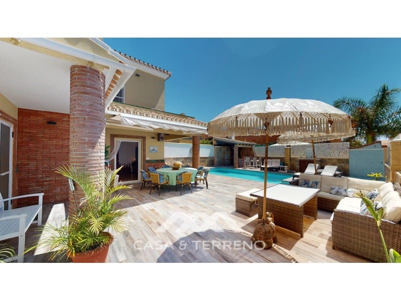 3 soveværelse Semi-Rækkehus til salg i Torre del Mar med swimmingpool - € 630.000 (Ref: 9198555)