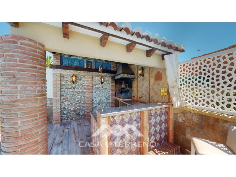 3 soveværelse Semi-Rækkehus til salg i Torre del Mar med swimmingpool - € 630.000 (Ref: 9198555)