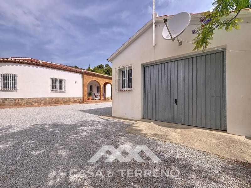 3 soveværelse Villa til salg i Canillas de Albaida med swimmingpool garage - € 578.000 (Ref: 9204867)