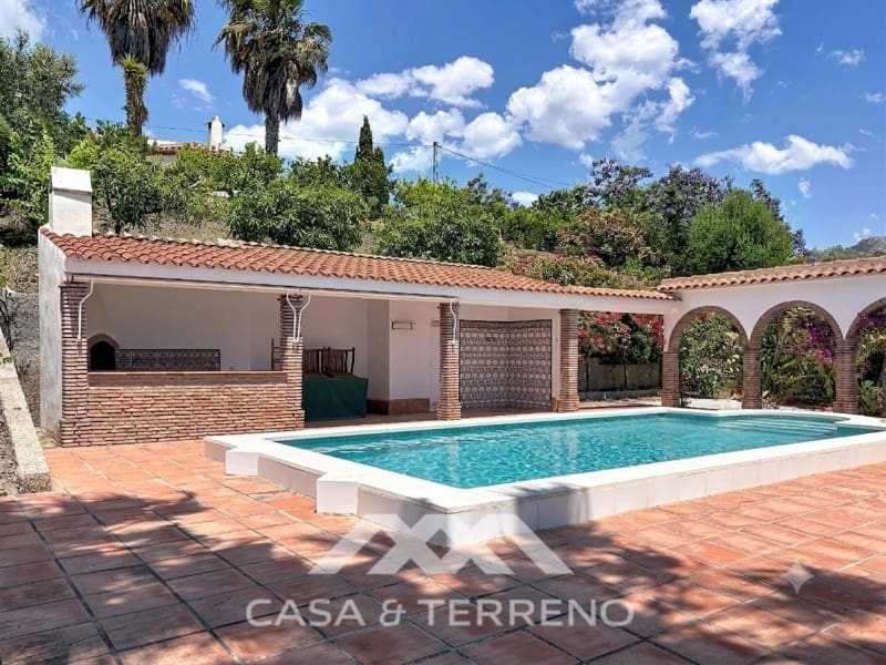 3 bedroom Villa for sale in Canillas de Albaida with pool garage - € 549,900 (Ref: 9204867)