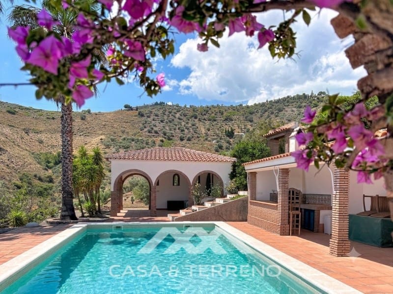3 bedroom Villa for sale in Canillas de Albaida with pool garage - € 549,900 (Ref: 9204867)