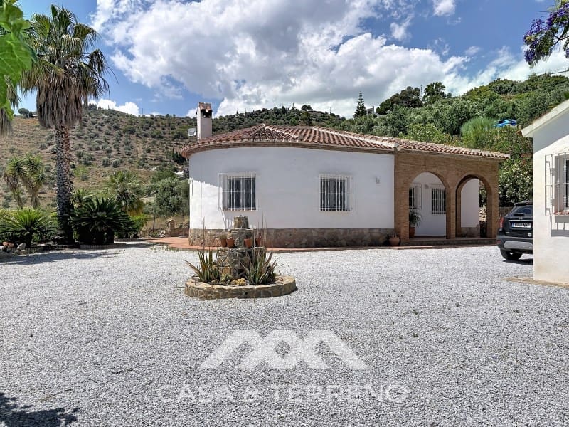 3 bedroom Villa for sale in Canillas de Albaida with pool garage - € 549,900 (Ref: 9204867)
