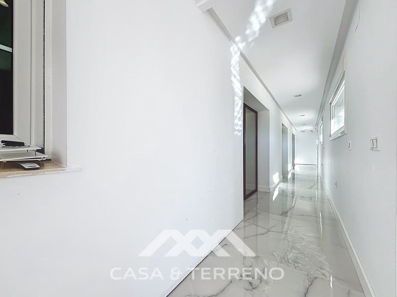 5 slaapkamer Villa te koop in Almayate met zwembad garage - € 1.500.000 (Ref: 9215438)