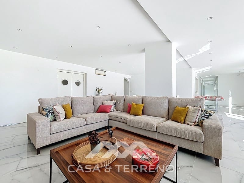 5 slaapkamer Villa te koop in Almayate met zwembad garage - € 1.500.000 (Ref: 9215438)