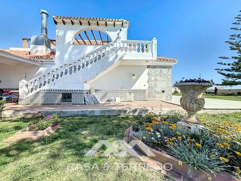 5 slaapkamer Villa te koop in Almayate met zwembad garage - € 1.500.000 (Ref: 9215438)