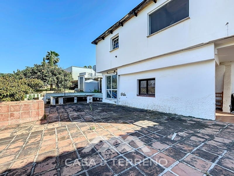 5 slaapkamer Villa te koop in Almayate met zwembad garage - € 1.500.000 (Ref: 9215438)