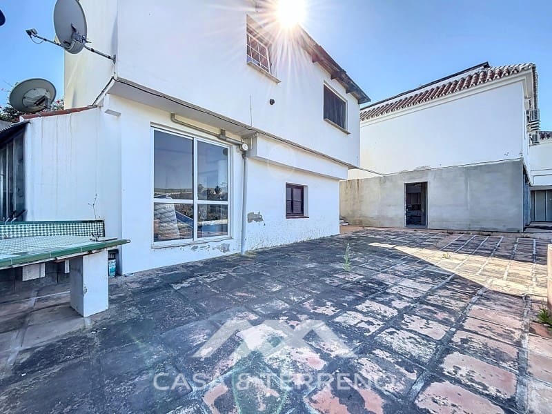 5 slaapkamer Villa te koop in Almayate met zwembad garage - € 1.500.000 (Ref: 9215438)