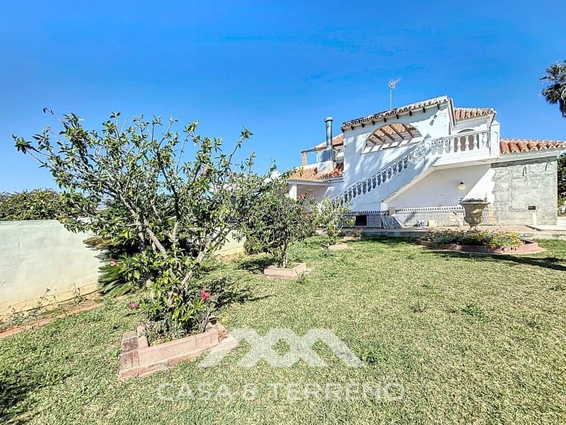 5 slaapkamer Villa te koop in Almayate met zwembad garage - € 1.500.000 (Ref: 9215438)