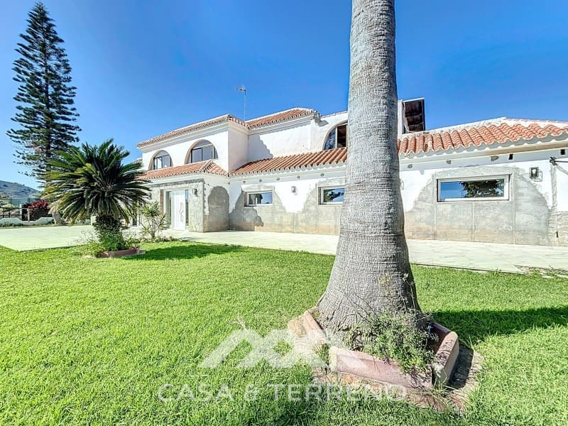 5 slaapkamer Villa te koop in Almayate met zwembad garage - € 1.500.000 (Ref: 9215438)