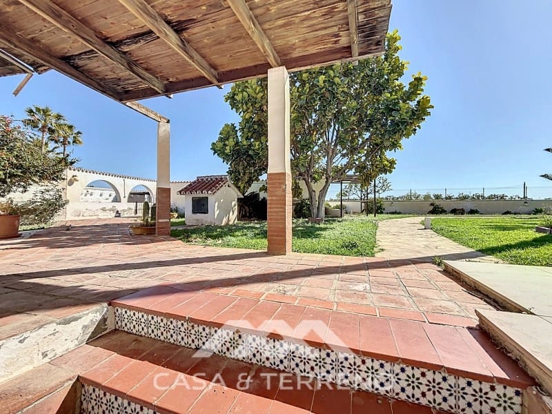 5 slaapkamer Villa te koop in Almayate met zwembad garage - € 1.500.000 (Ref: 9215438)