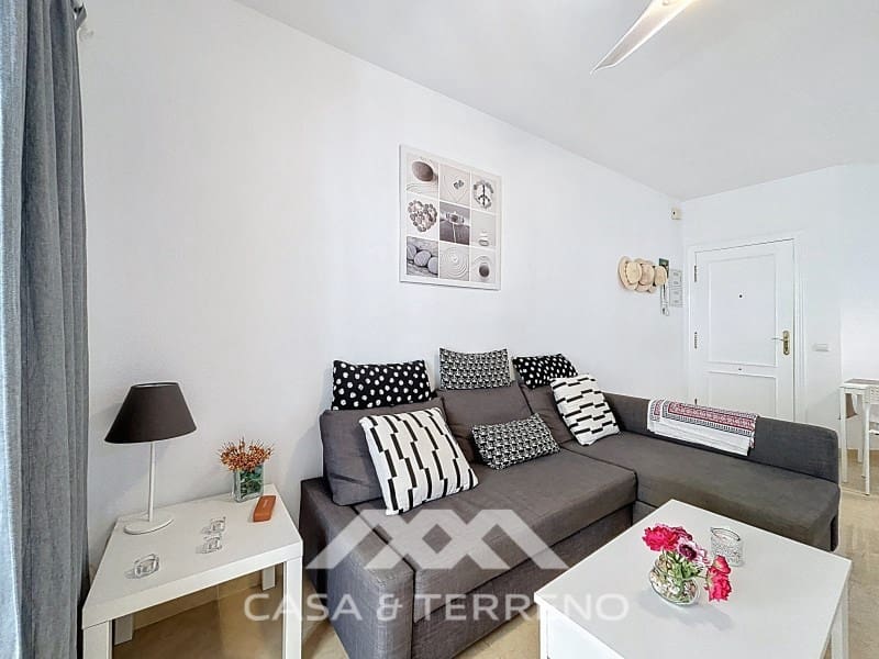 Appartement de 2 chambres à louer à Benajarafe avec piscine garage - 900 € (Ref: 9236945)