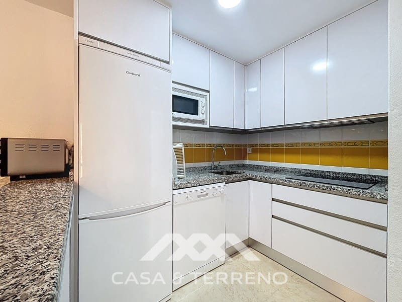 Appartement de 2 chambres à louer à Benajarafe avec piscine garage - 900 € (Ref: 9236945)