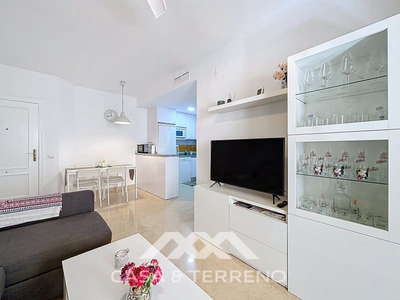 Appartement de 2 chambres à louer à Benajarafe avec piscine garage - 900 € (Ref: 9236945)