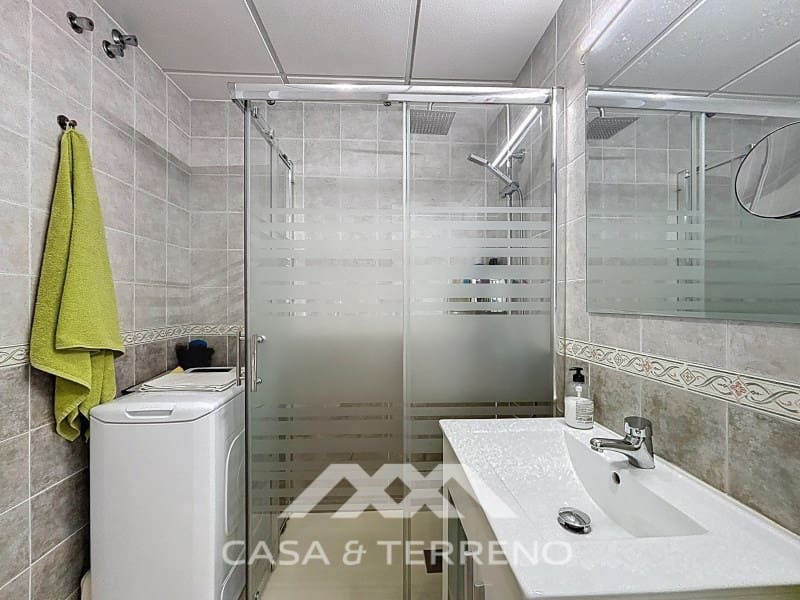 Appartement de 2 chambres à louer à Benajarafe avec piscine garage - 900 € (Ref: 9236945)