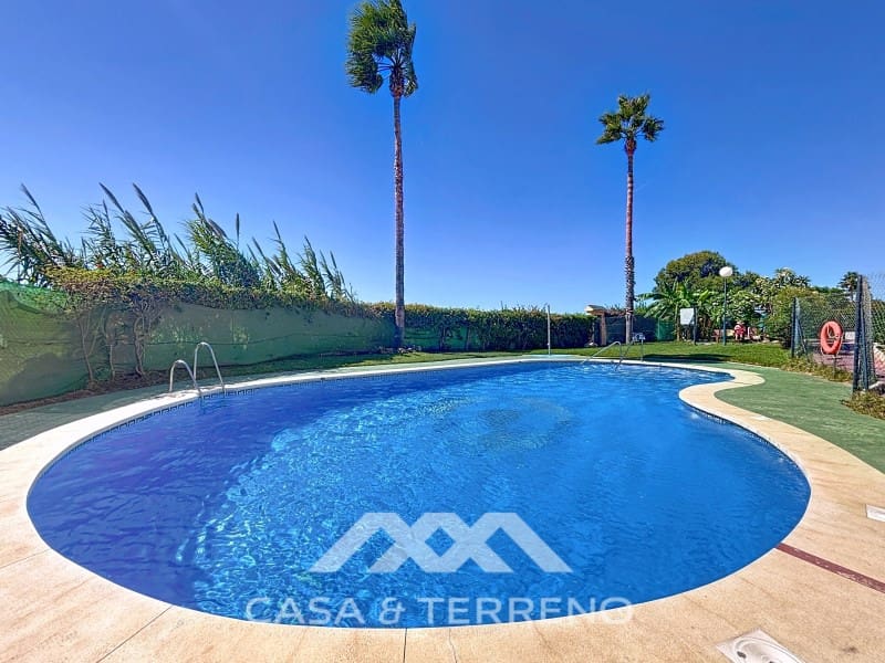 Appartement de 2 chambres à louer à Benajarafe avec piscine garage - 900 € (Ref: 9236945)