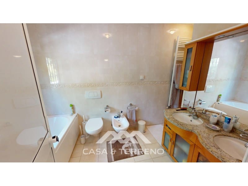 4 slaapkamer Villa te koop in Velez-Malaga met zwembad garage - € 890.000 (Ref: 9244281)