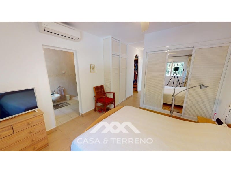 4 slaapkamer Villa te koop in Velez-Malaga met zwembad garage - € 890.000 (Ref: 9244281)