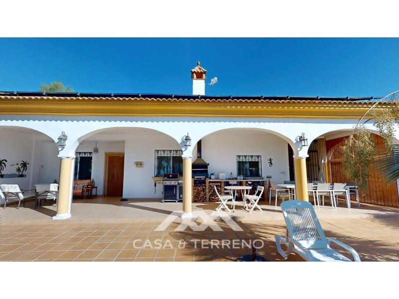 4 slaapkamer Villa te koop in Velez-Malaga met zwembad garage - € 890.000 (Ref: 9244281)