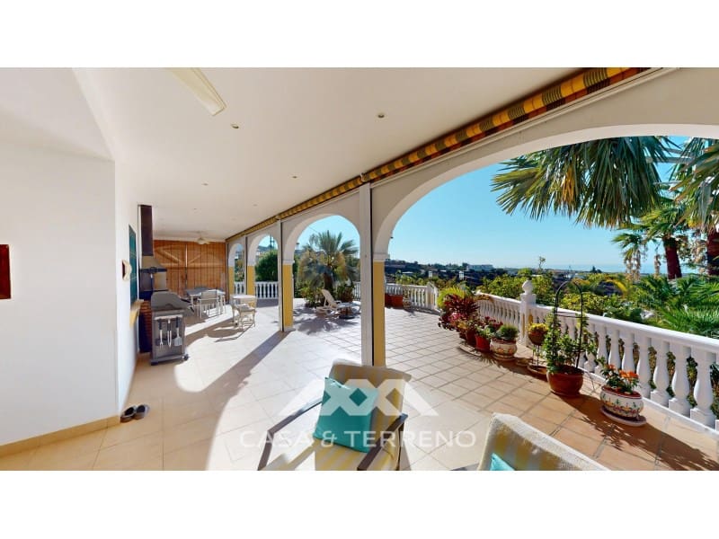 4 slaapkamer Villa te koop in Velez-Malaga met zwembad garage - € 890.000 (Ref: 9244281)