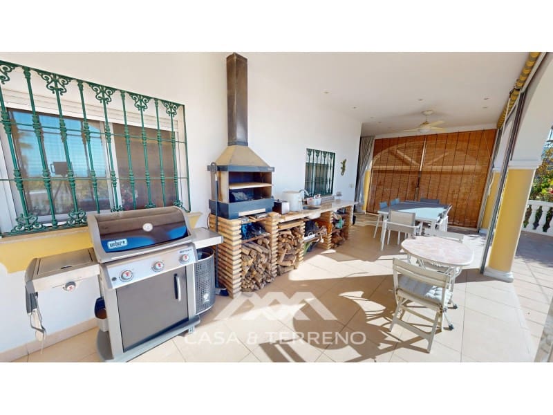 4 slaapkamer Villa te koop in Velez-Malaga met zwembad garage - € 890.000 (Ref: 9244281)