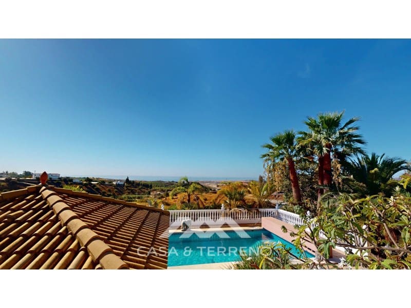 4 slaapkamer Villa te koop in Velez-Malaga met zwembad garage - € 890.000 (Ref: 9244281)