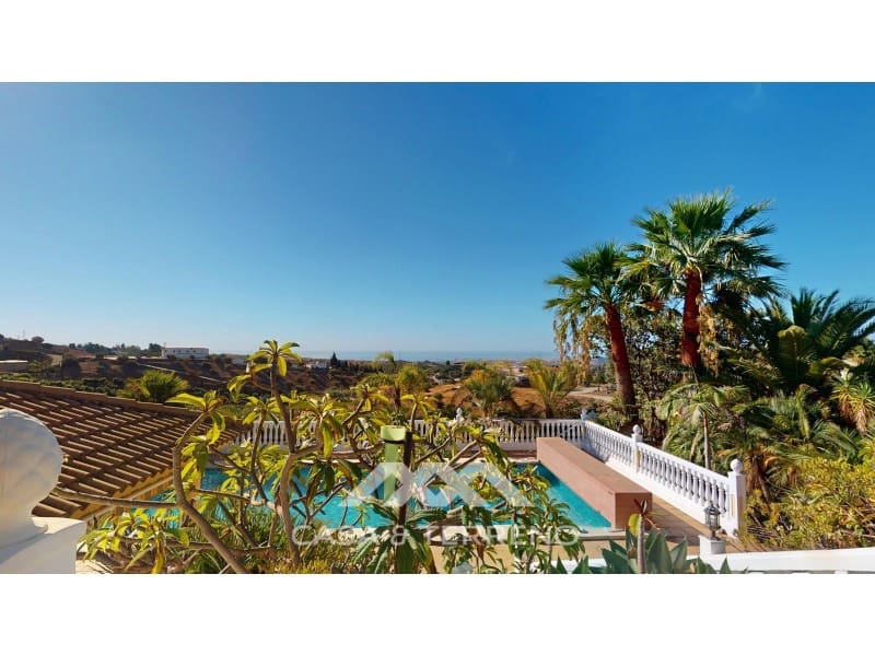 4 slaapkamer Villa te koop in Velez-Malaga met zwembad garage - € 890.000 (Ref: 9244281)