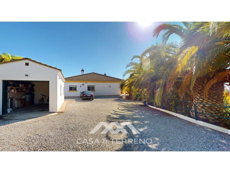 4 slaapkamer Villa te koop in Velez-Malaga met zwembad garage - € 890.000 (Ref: 9244281)