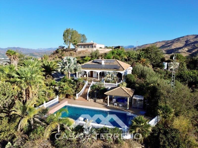 4 slaapkamer Villa te koop in Velez-Malaga met zwembad garage - € 890.000 (Ref: 9244281)