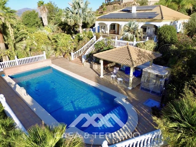 4 slaapkamer Villa te koop in Vélez-Málaga met zwembad garage - € 890.000 (Ref: 9244281)