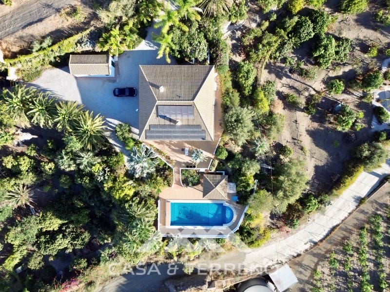 4 slaapkamer Villa te koop in Velez-Malaga met zwembad garage - € 890.000 (Ref: 9244281)