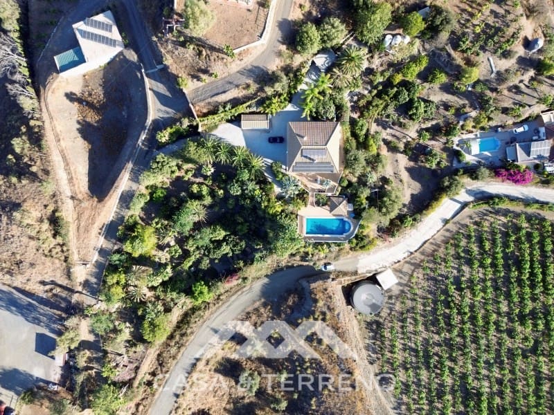 4 slaapkamer Villa te koop in Velez-Malaga met zwembad garage - € 890.000 (Ref: 9244281)