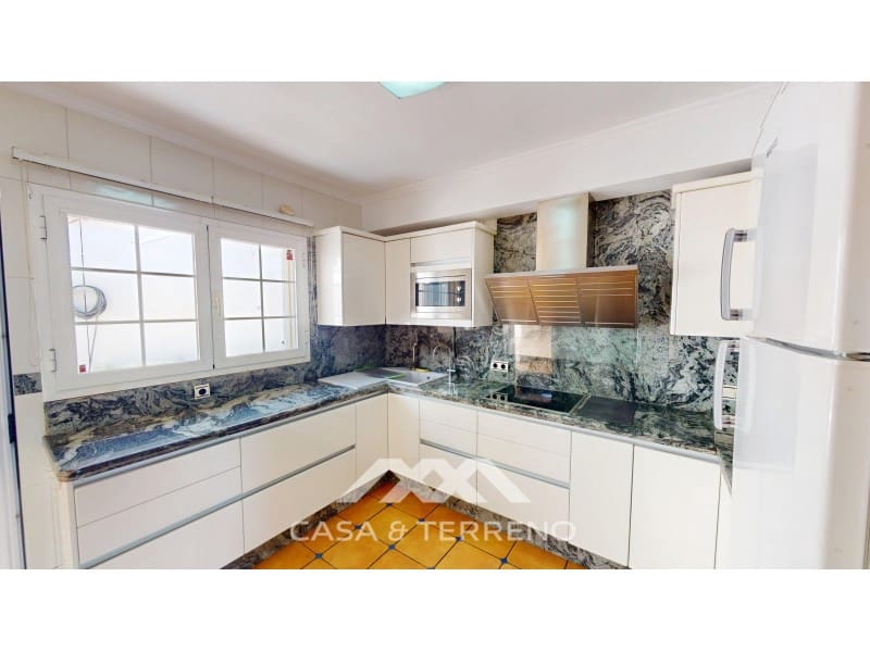 5 sypialnia Willa na sprzedaż w Caleta de Velez z garażem - 995 000 € (Ref: 9383302)