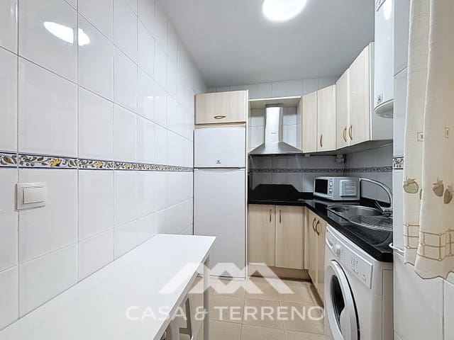 2 bedroom Flat for rent in Torre del Mar, Vélez-Málaga - € 800 (Ref: 9398403)